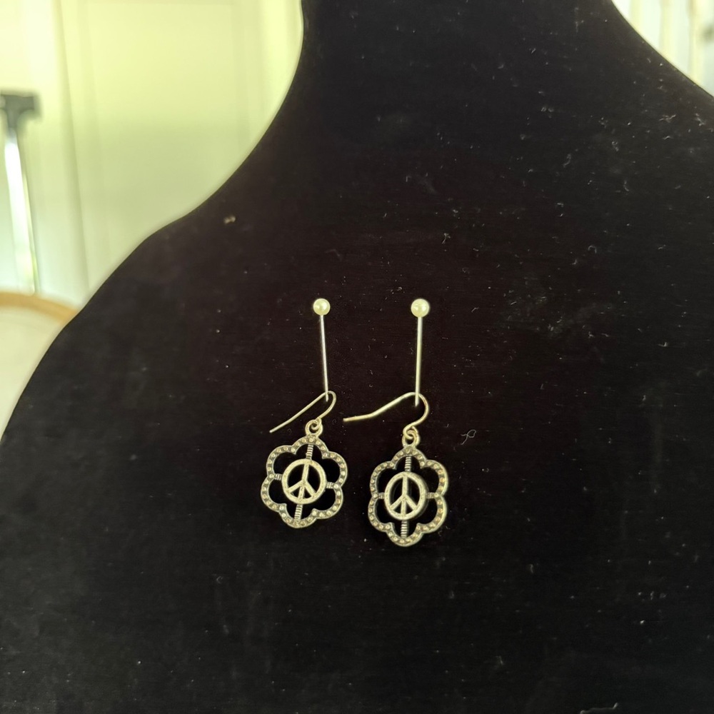 Chic Silver Peace Symbol Earrings Floral Design
